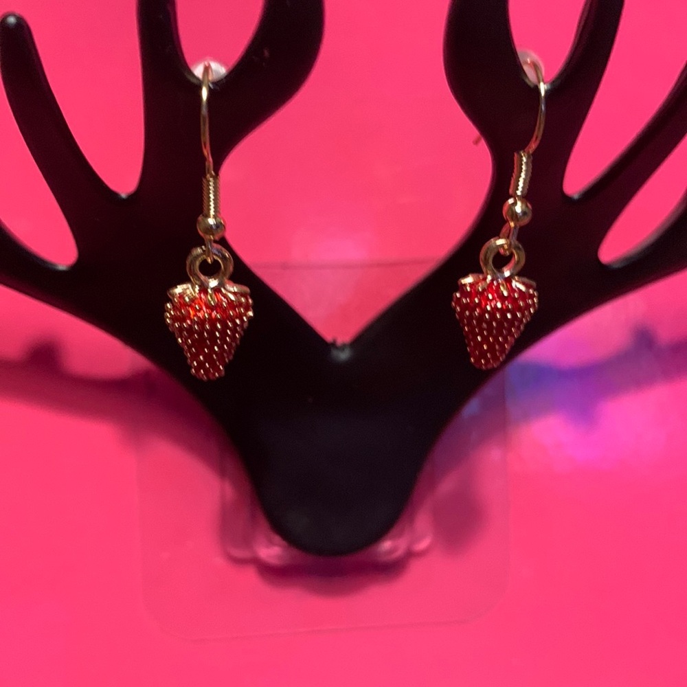 Women’s/girls pierced earrings
